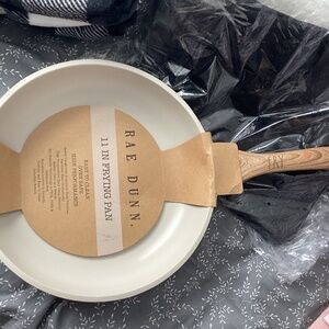 Rae Dunn fry pan